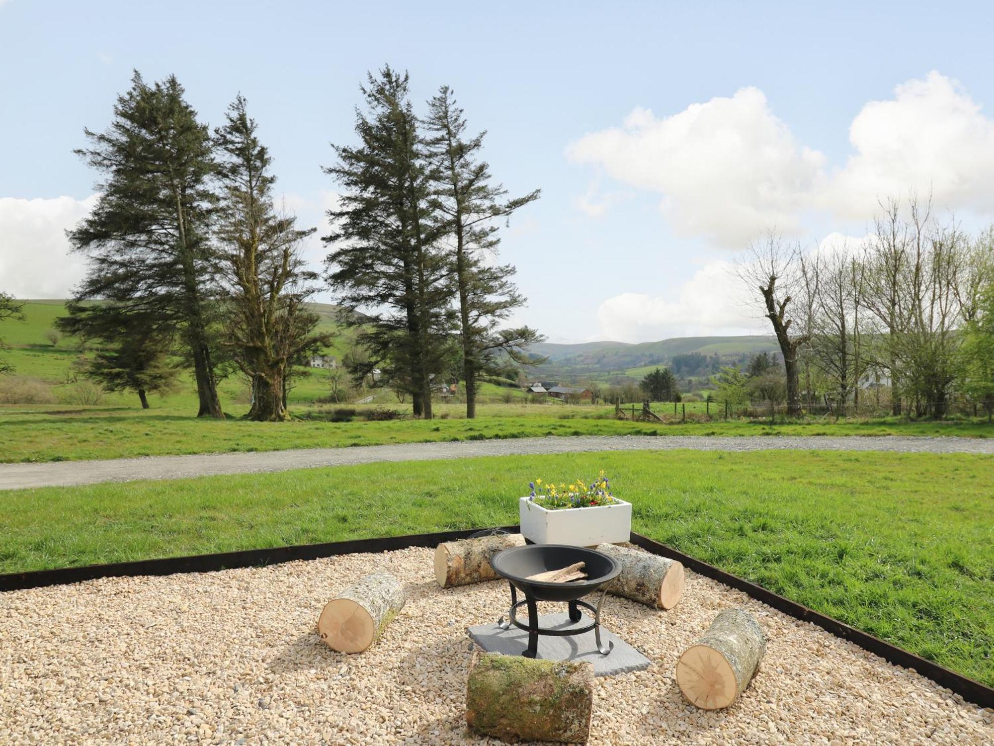 Willow Llanidloes Luaran gambar